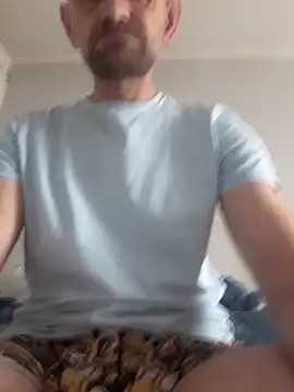 Snapshot of Remello1 chatting on 11-15-25, 11:03 Remello1 online show from 11-15-25, 11:03