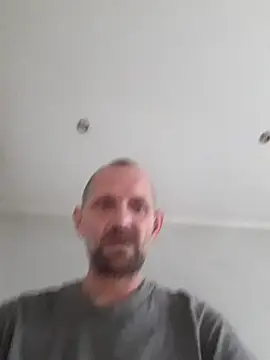 Snapshot of Remello1 chatting on 11-10-25, 10:20 Remello1 online show from 11-10-25, 10:20