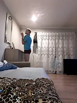 Snapshot of Remello1 chatting on 11-11-25, 10:47 Remello1 online show from 11-11-25, 10:47