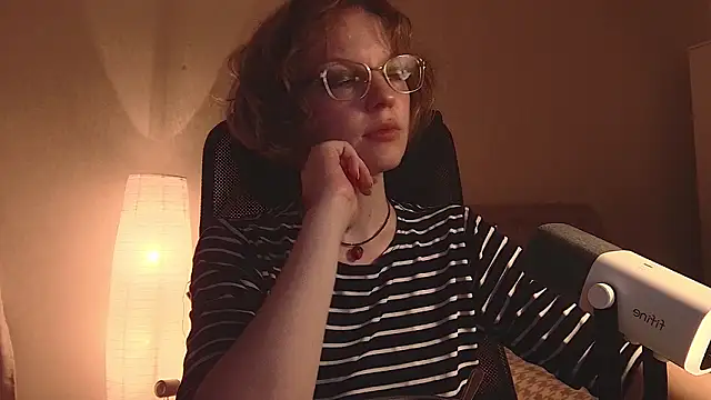 Snapshot of emymayy chatting on 06-20-26, 07:19 emymayy online show from 06-20-26, 07:19