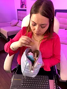 kattee adams online show from 12-05-25, 01:10