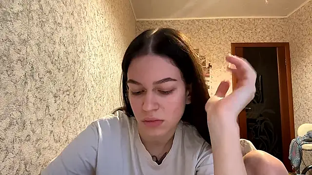Snapshot of Wallazar_cute chatting on 10-24-25, 01:43 Wallazar cute online show from 10-24-25, 01:43