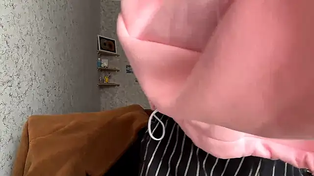 Snapshot of Wallazar_cute chatting on 10-12-25, 10:16 Wallazar cute online show from 10-12-25, 10:16