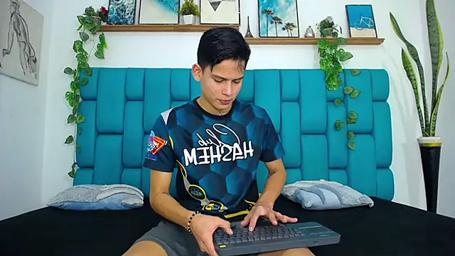 Brian hot online show from 11-04-25, 04:44