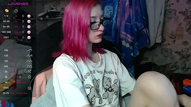 Snapshot of Dreamy_Red_Girl chatting on 10-20-25, 03:19 Dreamy Red Girl online show from 10-20-25, 03:19