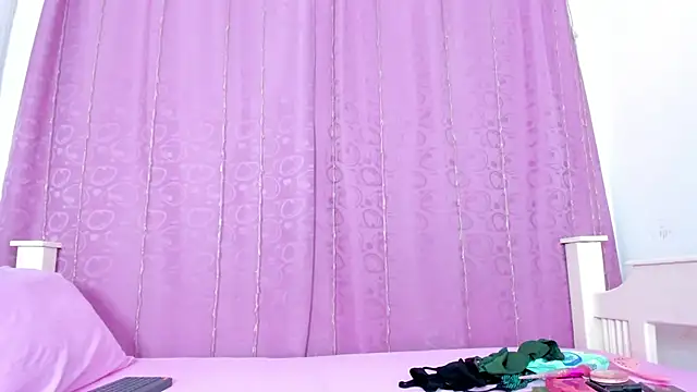 nahomy smiith online show from 10-30-25, 07:11