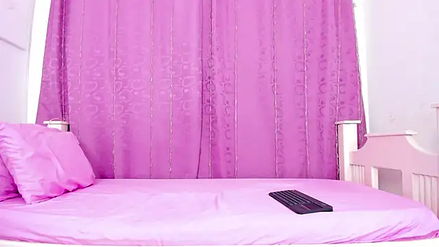 nahomy smiith online show from 11-16-25, 09:41