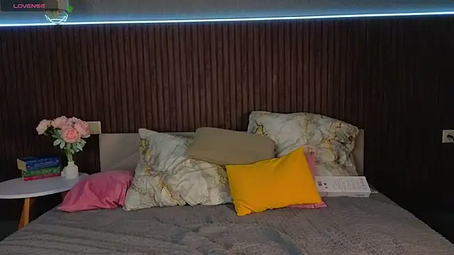 kitsun ne online show from 11-16-25, 08:24