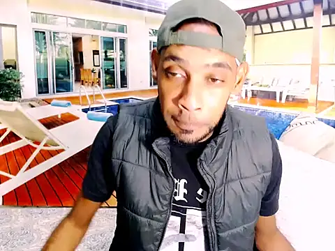 Snapshot of IndianMagicMike chatting on 11-30-25, 04:52 IndianMagicMike online show from 11-30-25, 04:52