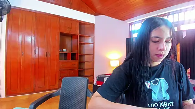 Sofy and Mia online show from 10-10-25, 12:39