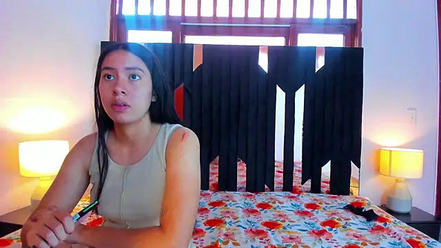 Sofy and Mia online show from 10-17-25, 12:18