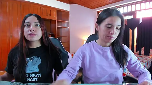 Sofy and Mia online show from 12-20-25, 12:41