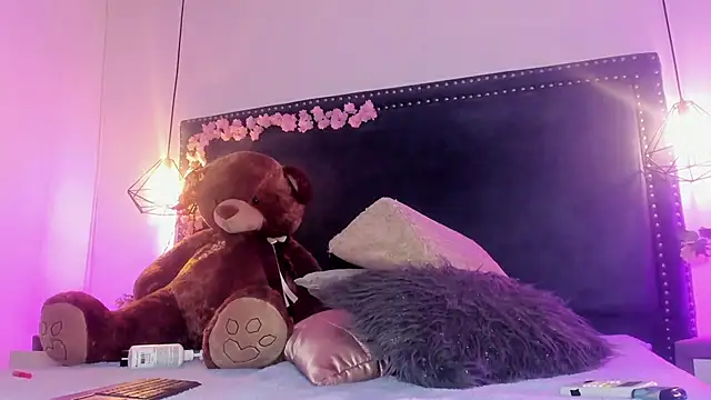 Emma Saylor online show from 04-13-26, 08:02