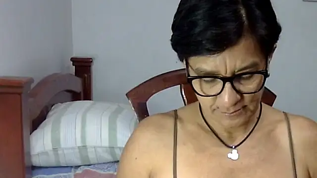 LunaLUVX online show from 10-19-25, 02:47