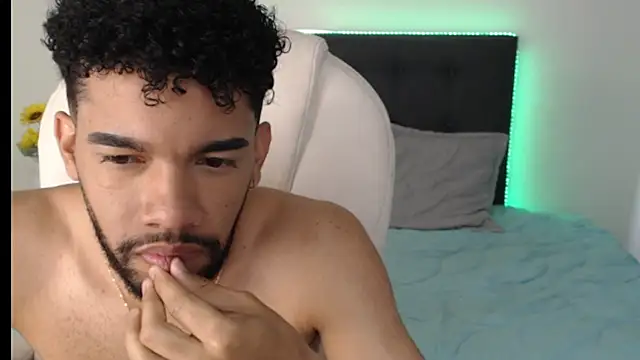 andresnoir  online show from 10-07-25, 02:18