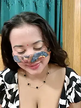 Snapshot of Beauty_Queen_Soniya chatting on 05-28-26, 11:54 Beauty Queen Soniya online show from 05-28-26, 11:54
