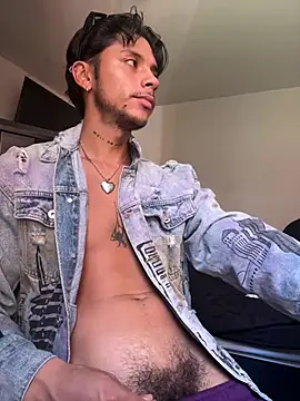 Snapshot of ErosDominant chatting on 02-20-26, 06:21 ErosDominant online show from 02-20-26, 06:21