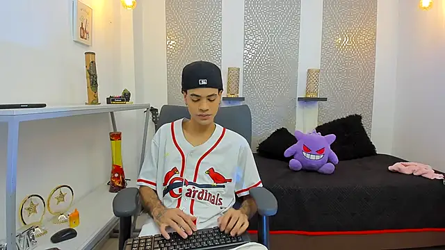 JacobBlackwell  online show from 11-04-25, 07:39