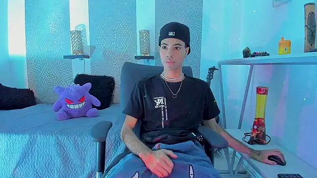 JacobBlackwell  online show from 11-01-25, 07:19