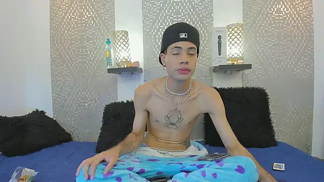 JacobBlackwell  online show from 10-28-25, 07:46