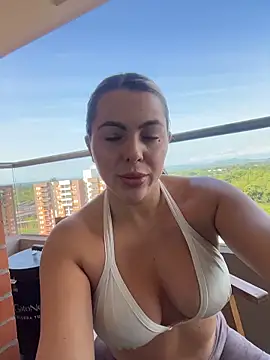 Snapshot of camila_vanucci- chatting on 03-15-26, 01:40 camila vanucci- online show from 03-15-26, 01:40