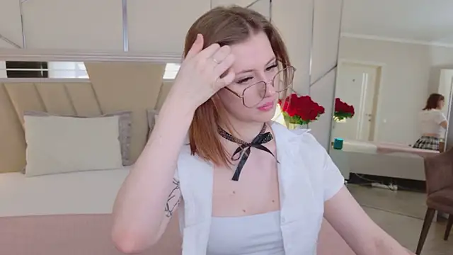 JessiJull online show from 03-03-26, 05:20