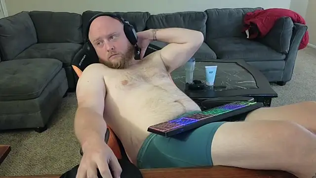 Snapshot of theballboy1 chatting on 10-15-25, 03:27 theballboy1 online show from 10-15-25, 03:27