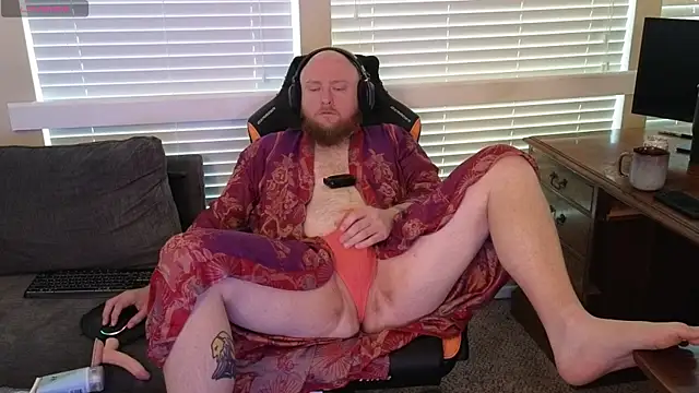 Snapshot of theballboy1 chatting on 05-11-26, 02:45 theballboy1 online show from 05-11-26, 02:45