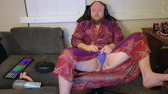Snapshot of theballboy1 chatting on 04-18-26, 09:33 theballboy1 online show from 04-18-26, 09:33