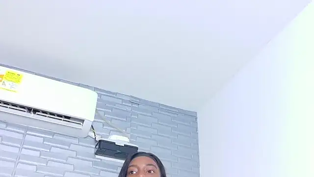 Snapshot of Hungry_pussy18 chatting on 01-17-26, 01:47 Hungry pussy18 online show from 01-17-26, 01:47