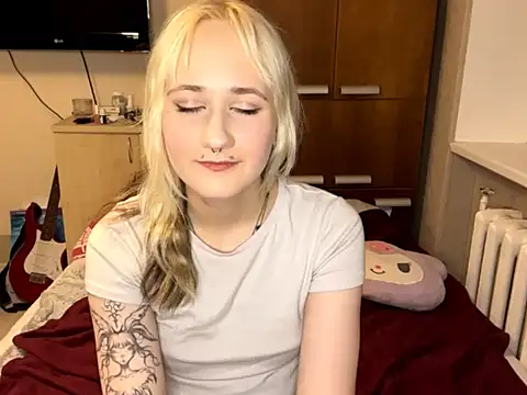 Snapshot of Ulemonala_Cute chatting on 10-19-25, 06:21 Ulemonala Cute online show from 10-19-25, 06:21