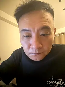 Snapshot of joneslau88 chatting on 10-21-25, 07:35 joneslau88 online show from 10-21-25, 07:35