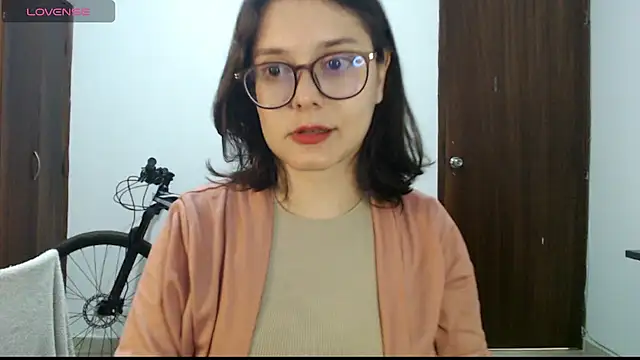 Snapshot of CarlaLorez chatting on 10-23-25, 01:04 CarlaLorez online show from 10-23-25, 01:04