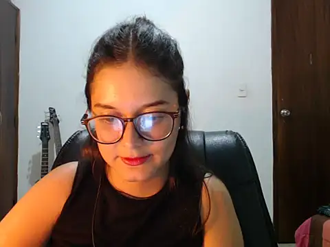 Snapshot of CarlaLorez chatting on 05-13-26, 02:51 CarlaLorez online show from 05-13-26, 02:51