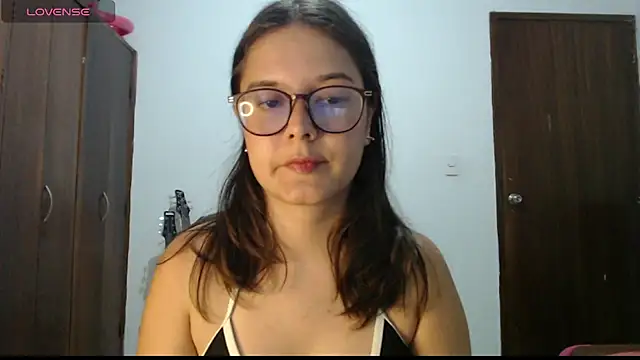 Snapshot of CarlaLorez chatting on 05-06-26, 02:37 CarlaLorez online show from 05-06-26, 02:37