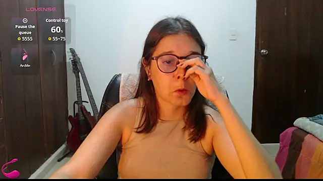 Snapshot of CarlaLorez chatting on 05-21-26, 09:23 CarlaLorez online show from 05-21-26, 09:23