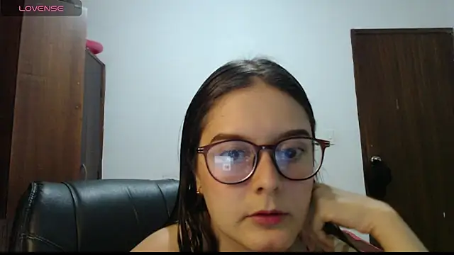 Snapshot of CarlaLorez chatting on 06-14-26, 09:49 CarlaLorez online show from 06-14-26, 09:49