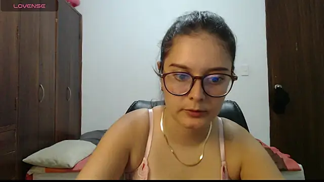 Snapshot of CarlaLorez chatting on 06-14-26, 02:19 CarlaLorez online show from 06-14-26, 02:19