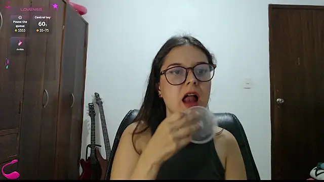 Snapshot of CarlaLorez chatting on 05-18-26, 08:57 CarlaLorez online show from 05-18-26, 08:57