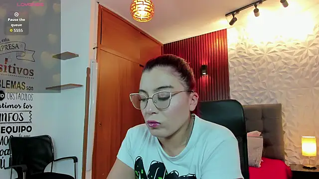 Snapshot of allison_mc chatting on 04-29-26, 04:05 allison mc online show from 04-29-26, 04:05
