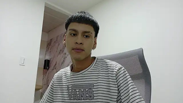 Snapshot of SEBAS_LOVER_ chatting on 10-20-25, 08:09 SEBAS LOVER online show from 10-20-25, 08:09
