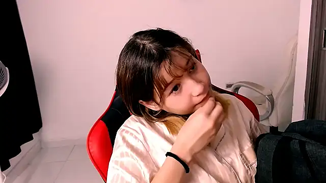 EmuOtori online show from 01-06-26, 12:20