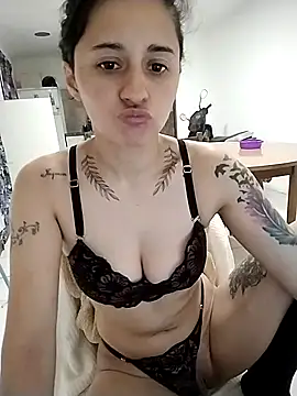 latina120 online show from 10-29-25, 03:16