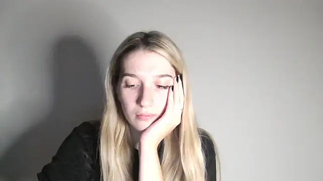 Snapshot of Lucyreeel_ chatting on 10-13-25, 04:08 Lucyreeel online show from 10-13-25, 04:08