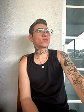 Snapshot of davidxxx_2012 chatting on 10-07-25, 09:05 davidxxx 2012 online show from 10-07-25, 09:05