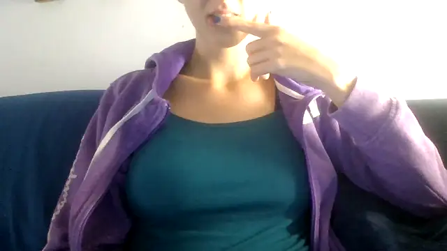 Snapshot of SuperValentina chatting on 10-14-25, 02:17 SuperValentina online show from 10-14-25, 02:17