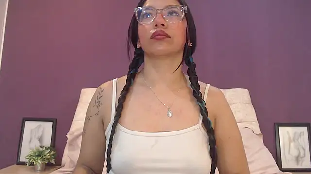 Snapshot of PaulinaColeman chatting on 12-19-25, 03:54 PaulinaColeman online show from 12-19-25, 03:54