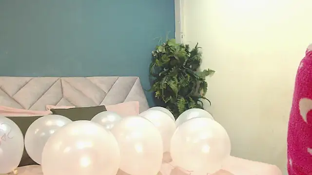 Snapshot of PaulinaColeman chatting on 11-04-25, 07:28 PaulinaColeman online show from 11-04-25, 07:28