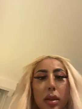 Snapshot of zara_bellexx chatting on 05-03-26, 11:04 zara bellexx online show from 05-03-26, 11:04