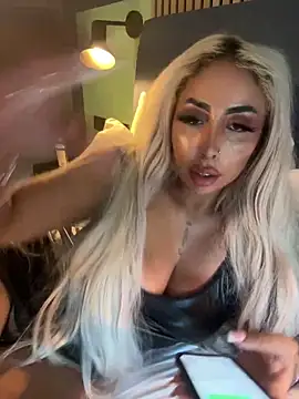Snapshot of zara_bellexx chatting on 05-30-26, 05:51 zara bellexx online show from 05-30-26, 05:51